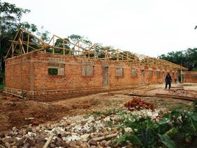 Bau der Grundschule in Bitule (© Prince Kaleme, ZGF)