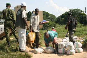 Cassiterite bags ready to be shipped to Bukavu and Goma (© Isidore Kikukama Mupenda, WWF)