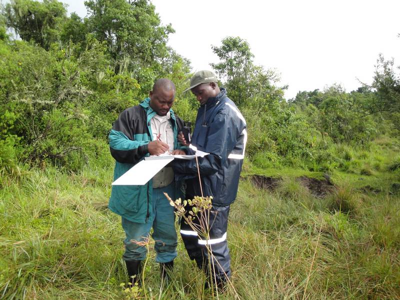 Augustin Basabose with an assistant during the census (© Augustin Basabose)