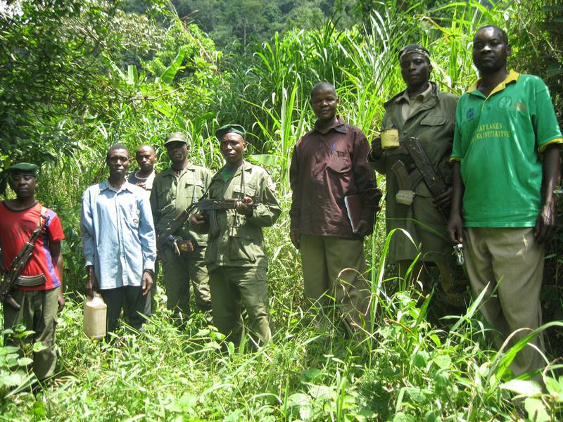 Claude Sikubwabo mit Sarambwe-Wildhütern