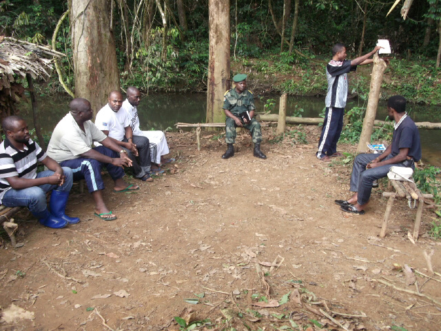 A meeting of representatives of ICCN, the military and FZS with the Simba (© Eugene Izinga)