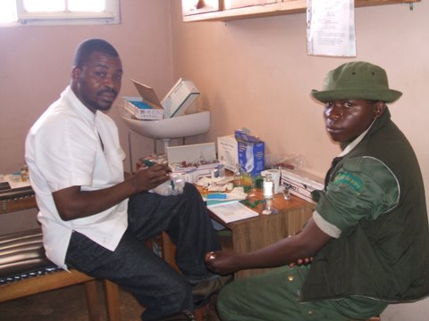 A ranger has his EHP health check (© MGVP)